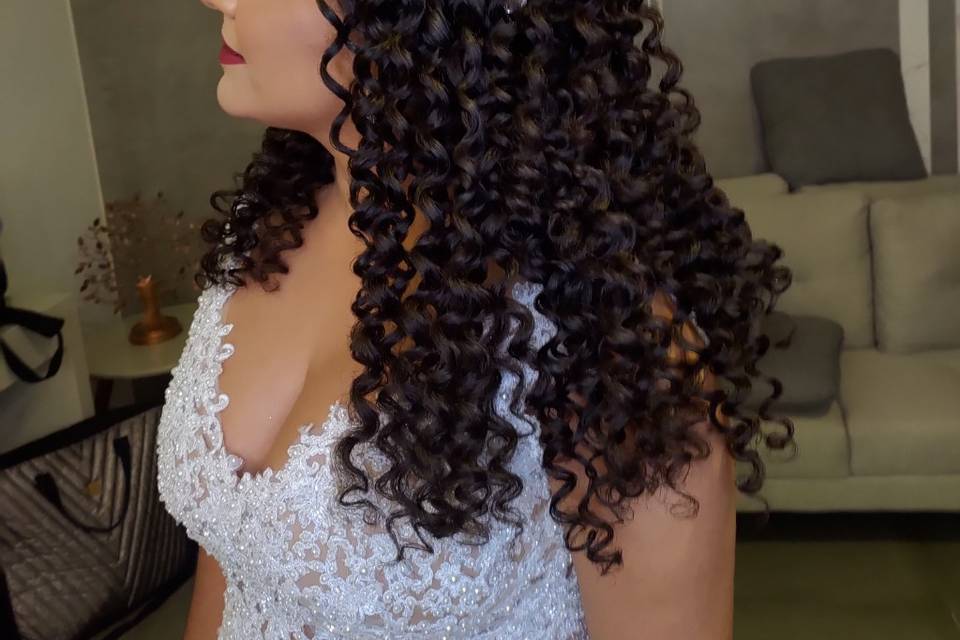 Penteado cacheado - Noiva Cami