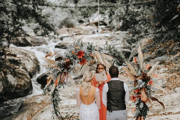 Elopment Wedding na cachoeira