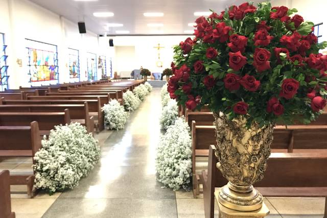 Arranjo de rosas igreja
