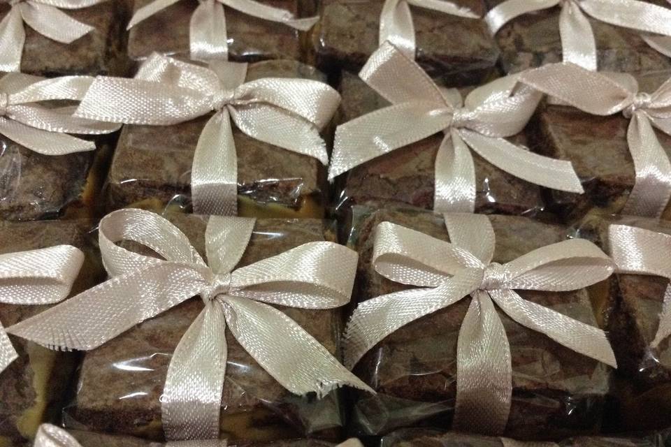 Mini bem-casados de brownie