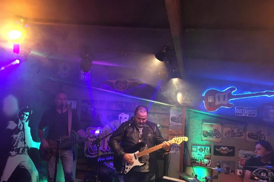 Banda Chevettes