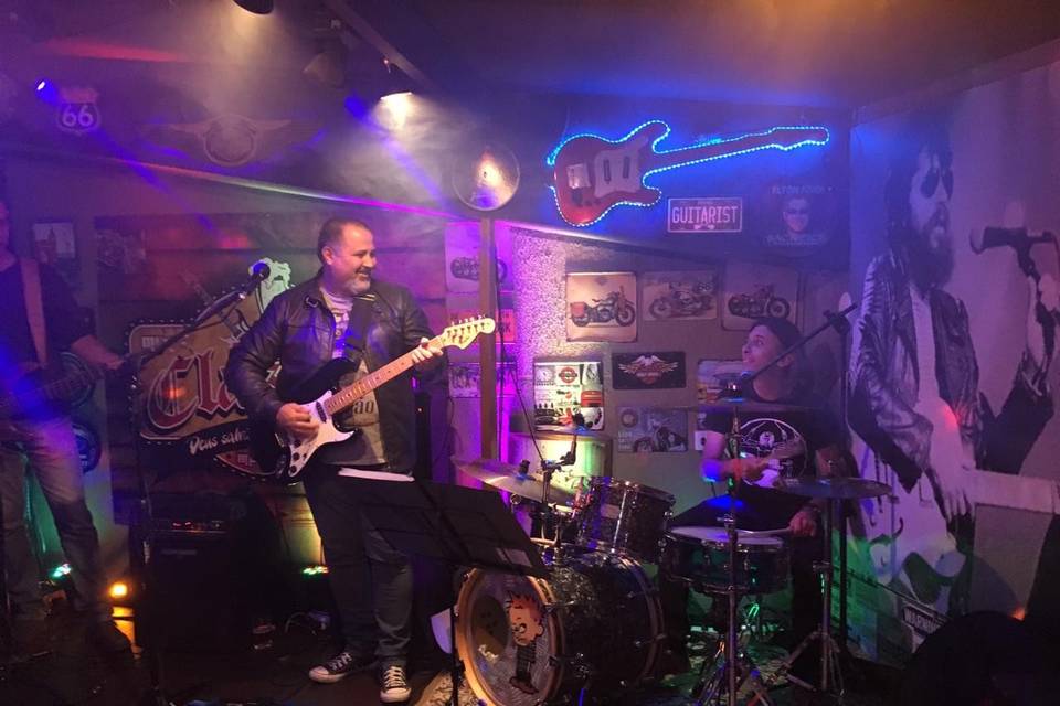 Banda Chevettes