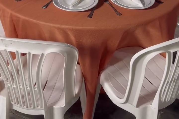 Mesa posta para seu almoço