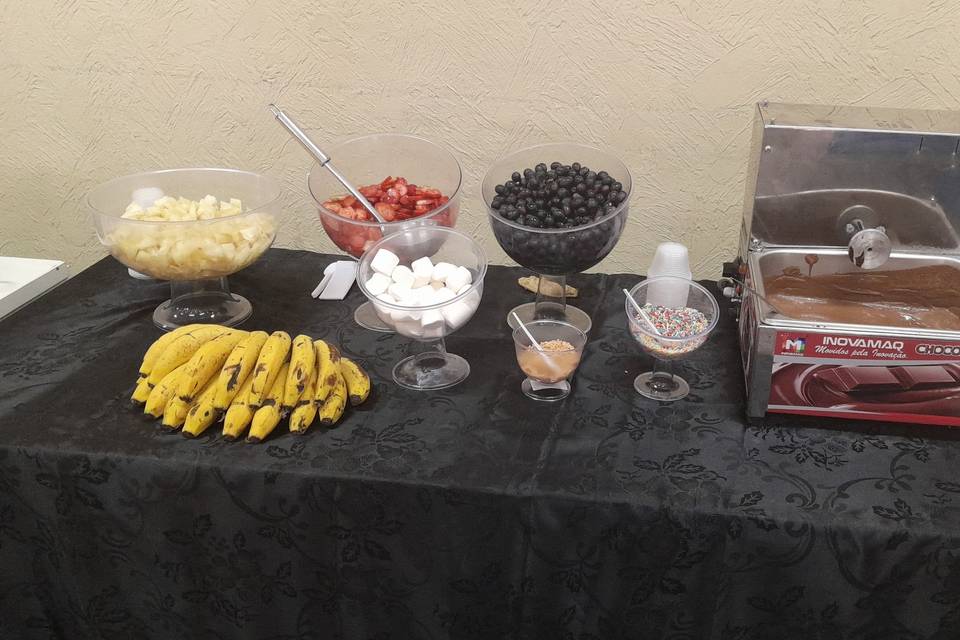 Cascata de chocolate com fruta