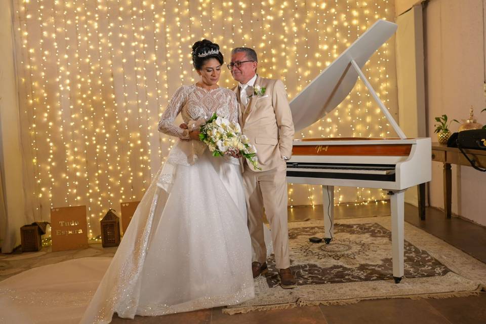 Piano Branco no seu casamento