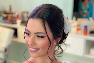 Tatiane Ribeiro Maquiagem e Penteado