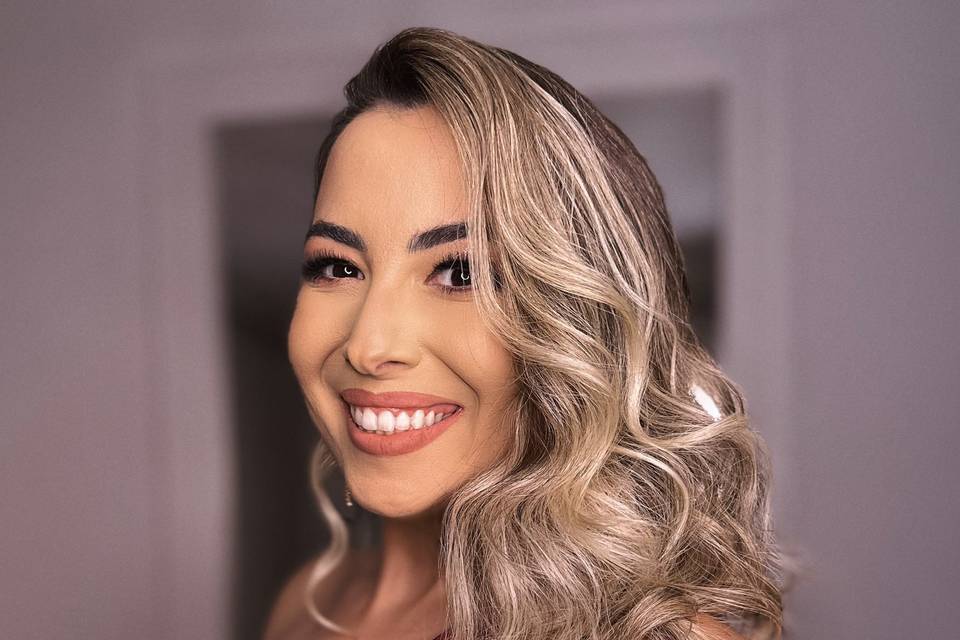 Tatiane Ribeiro Maquiagem e Penteado