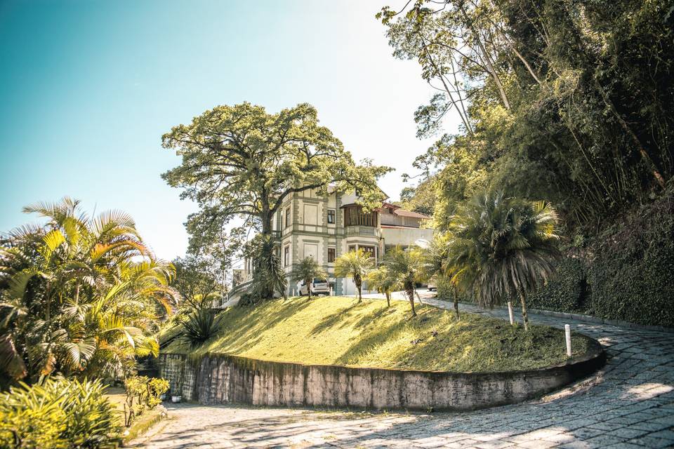 Estacionamento e entrada