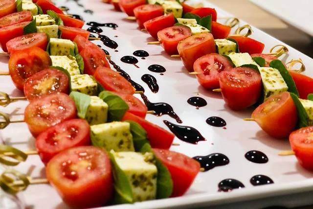 Espetinho caprese