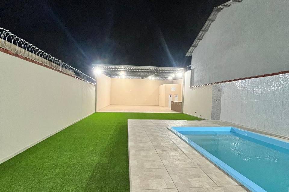 Área externa com Piscina