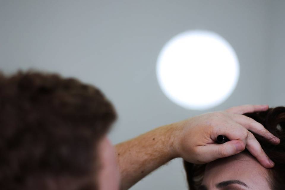 Thiago Xavier - Make up & Hair Artist