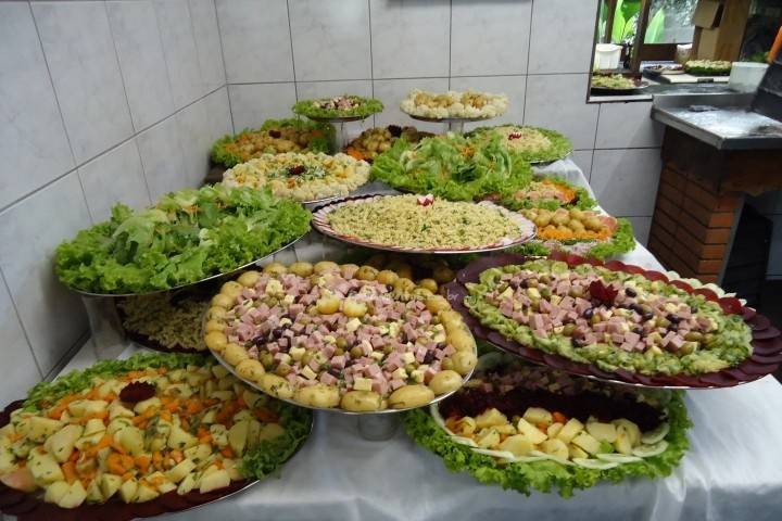 Varios tipos de saladas