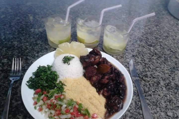 Feijoada com caipirinha