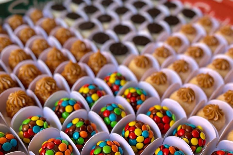 Brigadeiro no confete e churro