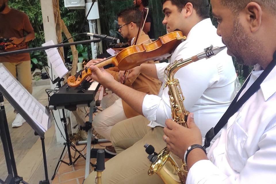 Teclado, violino e sax