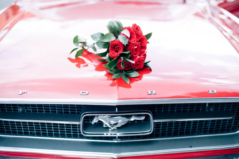 TBT de hoje vai pra essa mesa de bilhar maravilhosa laqueada em vermelho  ferrari com tecido preto e caçapas em alumíni…