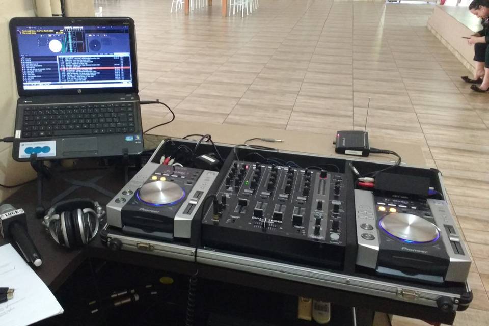 CDJ Mixer e Roteiro Casal