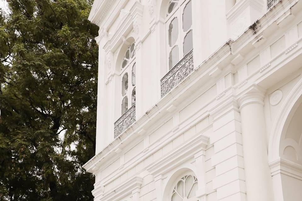 Vestido de noiva evasê com cor