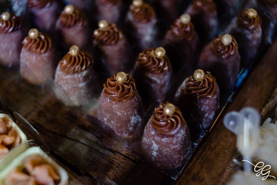 Chocolates: physalis, maracujá