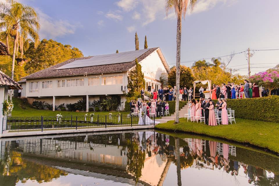 Entrada da noiva no casamento