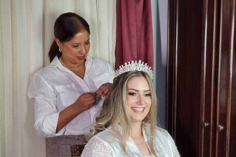 Fabíola Cavalcante Maquiagem Profissional - Consulte disponibilidade e  preços