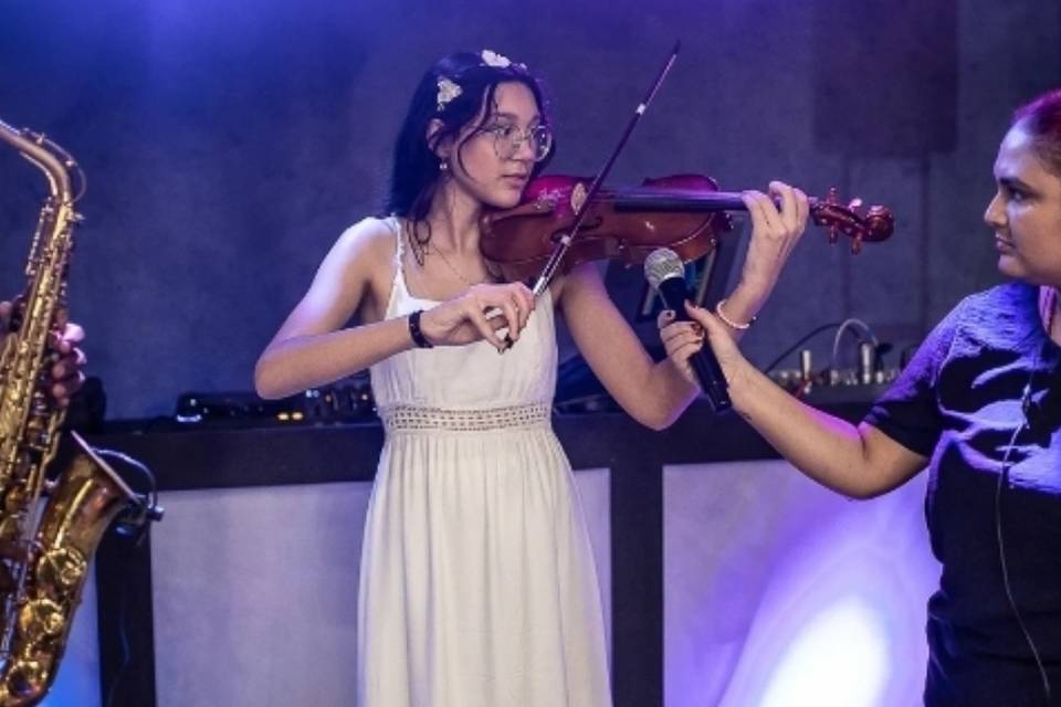 E teve violino sim