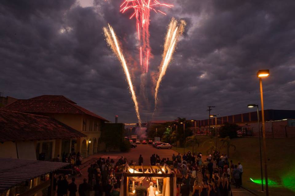 Fogos dão o toque na cerimônia