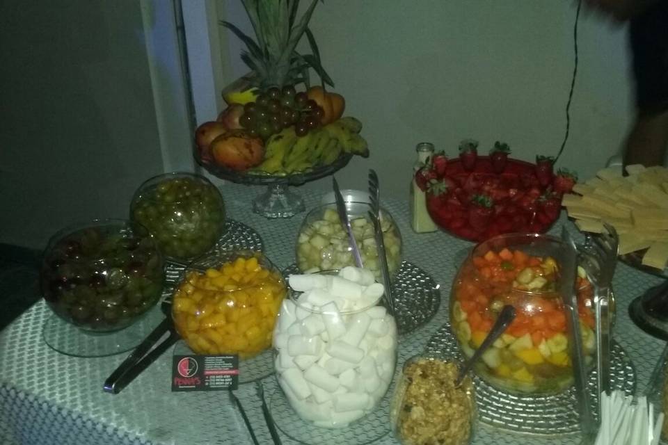 Mesa de frutas da cascata de c