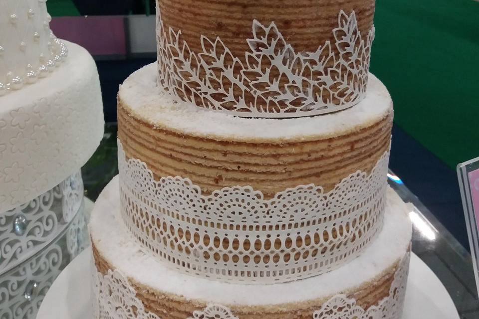 Naked cake de bolo de rolo