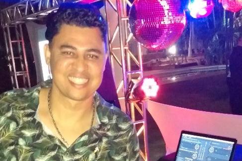 DJ Harlley-Ará com seu instrum