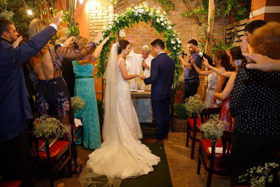 Arrumando vestido da noiva