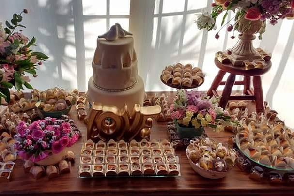 Mesa de doces e bolos