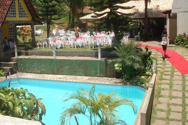 Na beira da piscina