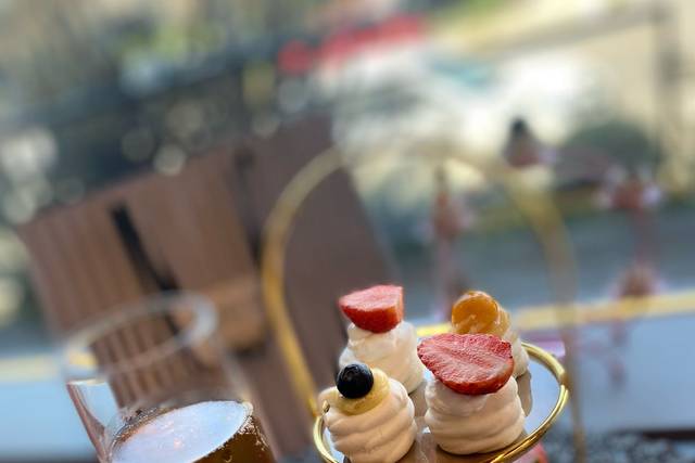 Mini pavlovas com espumante