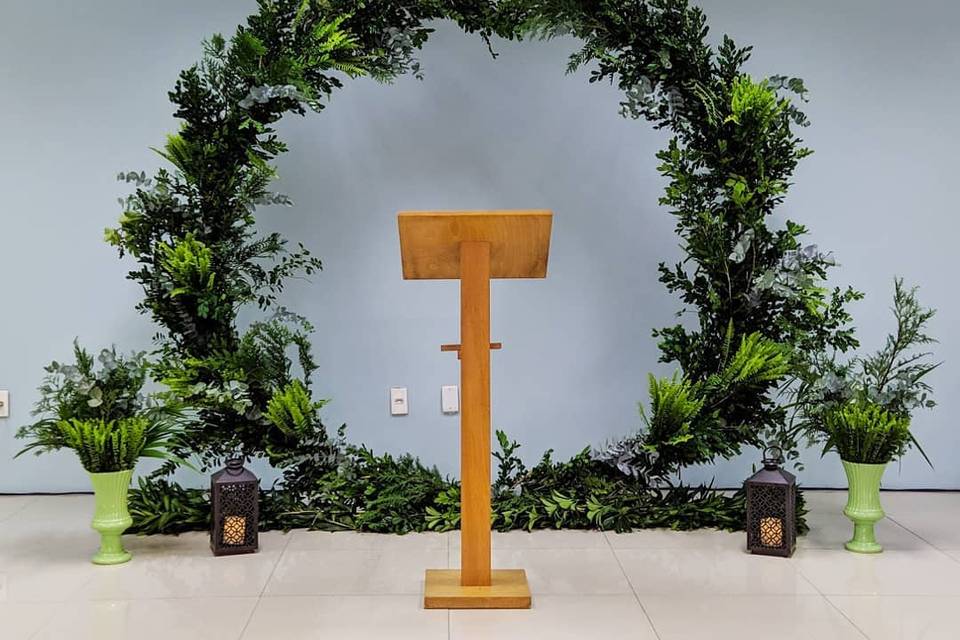 Altar com folhagens