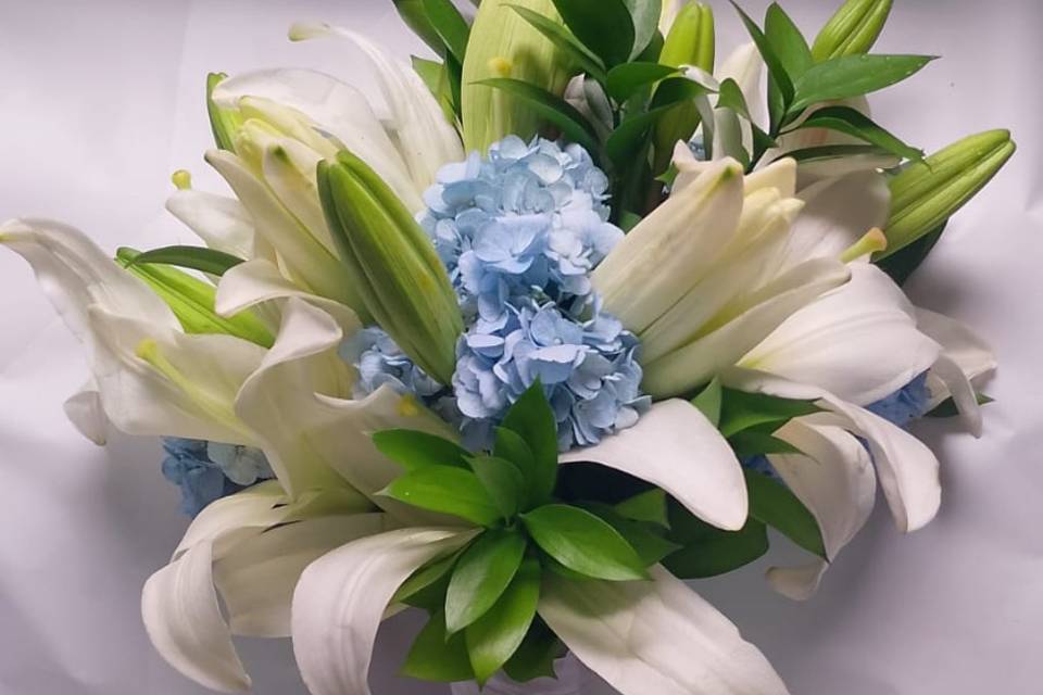 Lírios, hortências e ruscus ✨