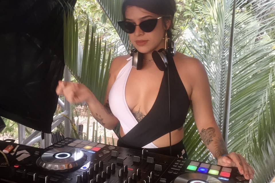 DJ Paula Torelly