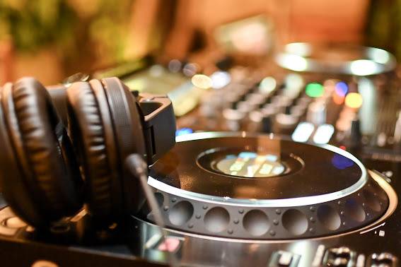 Dj