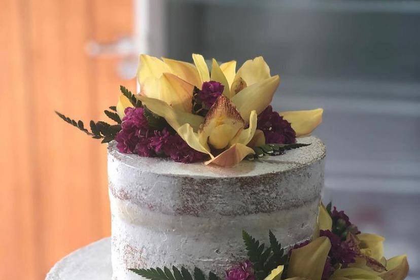 Semi Naked Cake Floral