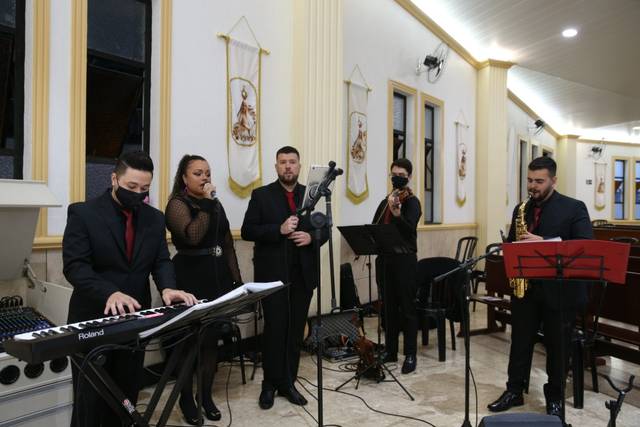Formação com 5 músicos