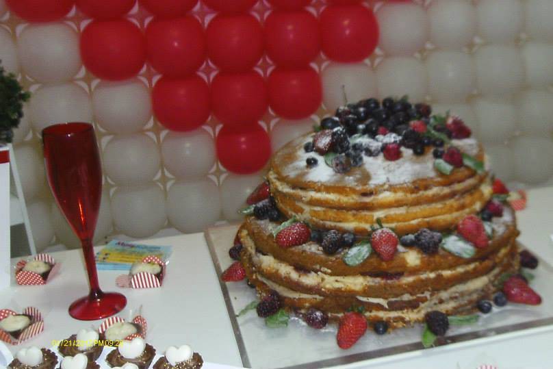 Naked Cake ) Bolo Pelado )