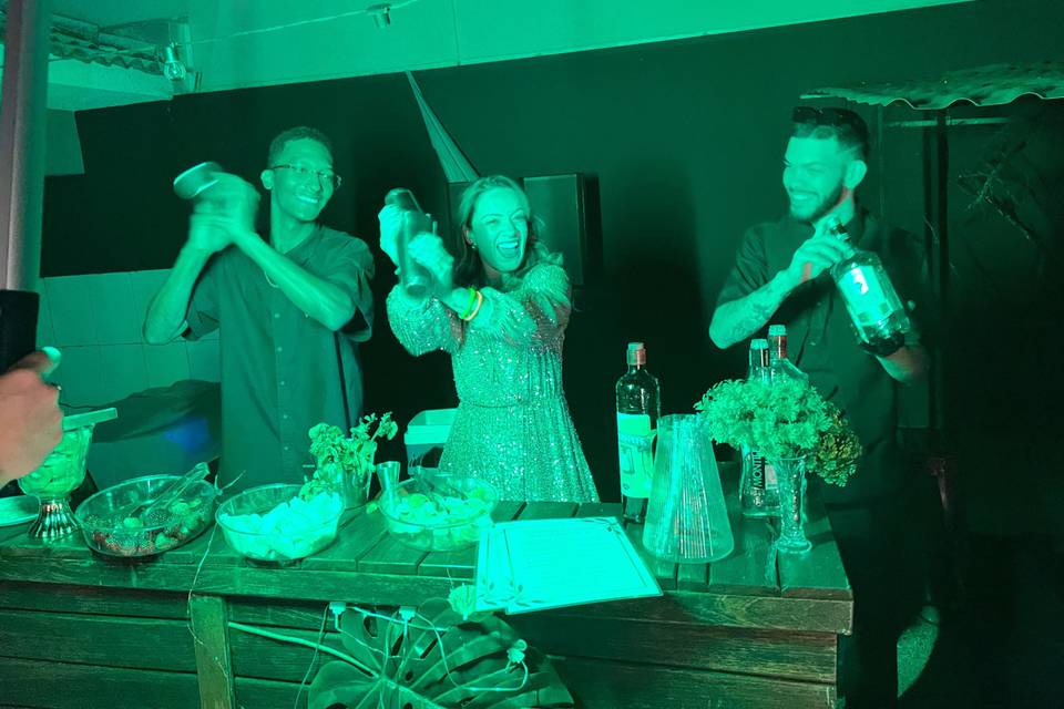 Enquanto a bar haverá festa