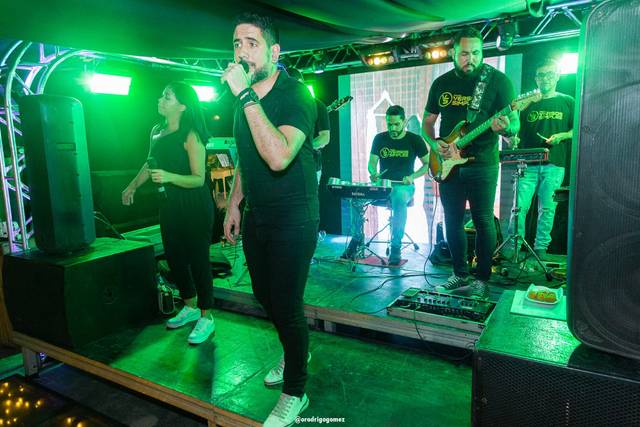 Banda Versos Simples