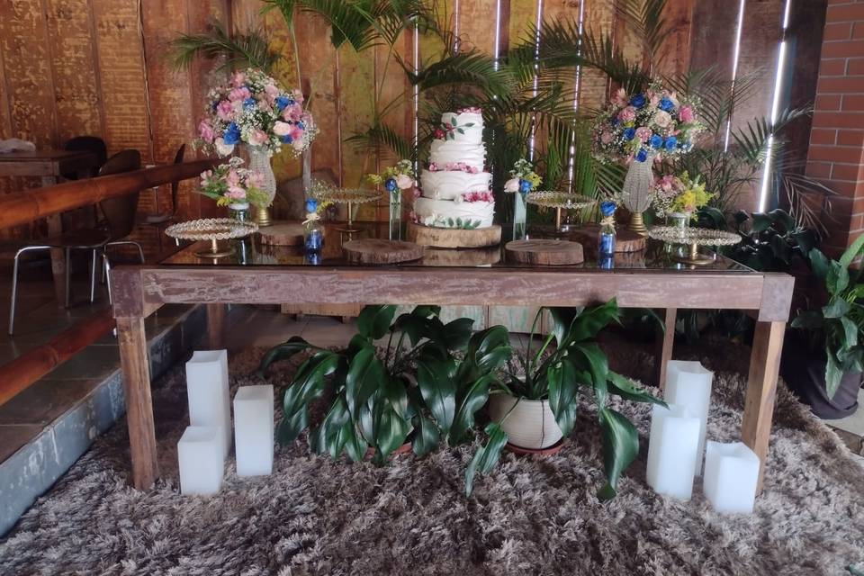 Mesa do bolo e doces