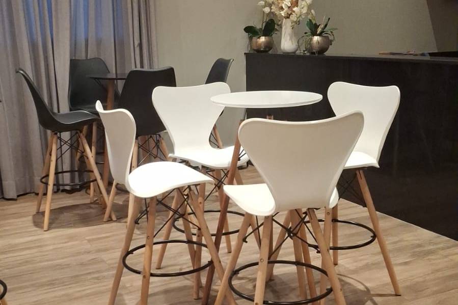 Bistro com Banquetas