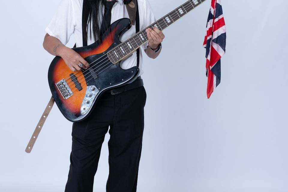Daniel Felipe (baixo)