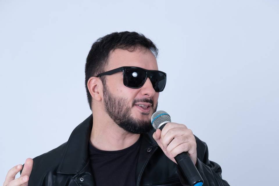Higo Telis (voz)