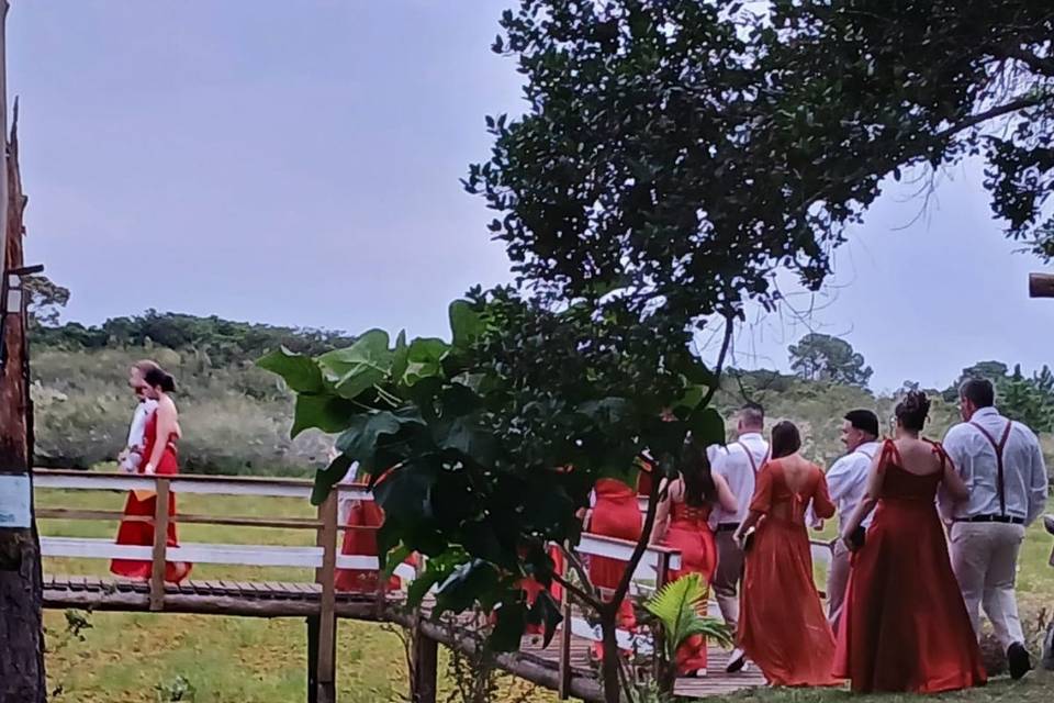 Noivo e padrinhos pelo trapich