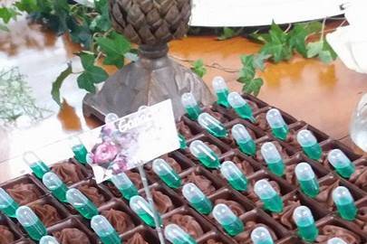 Caixinha com ganache e ampola