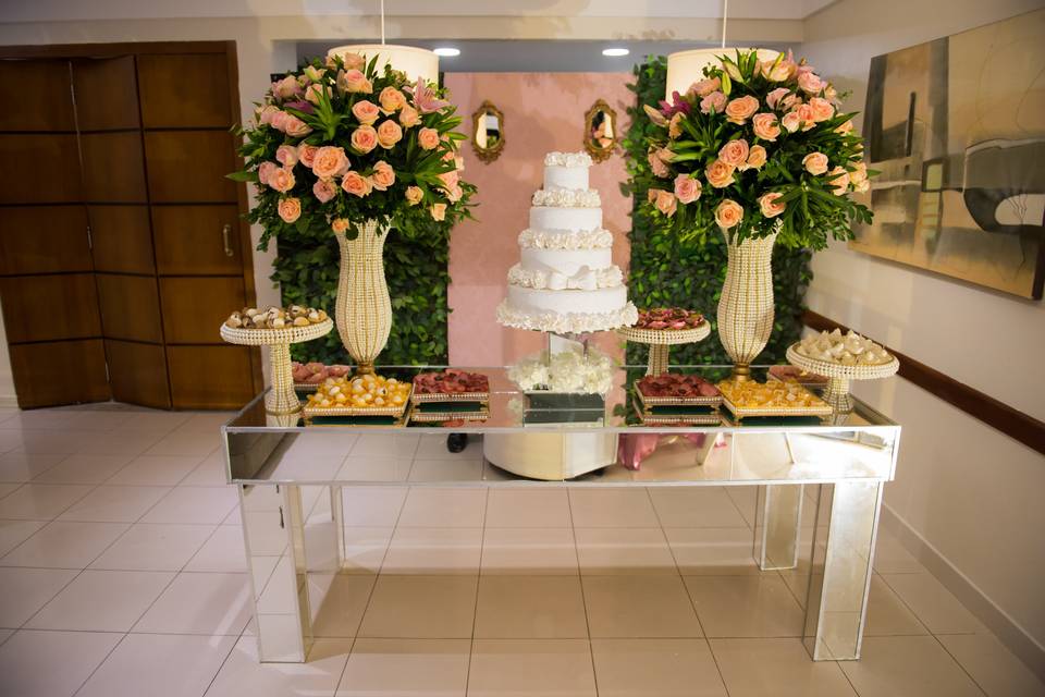 Mesa simples e elegante